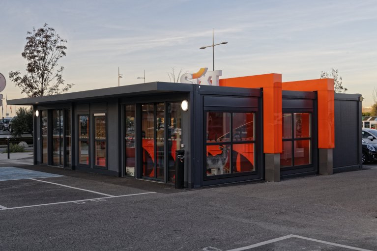 Agence de location de voitures Sixt à Marignane en bulle de vente modulaire ALGECO®