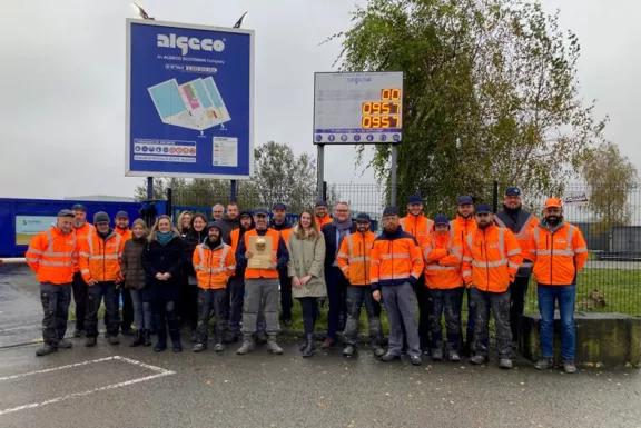 Équipe de spécialistes d’Algeco en tenue de sécurité